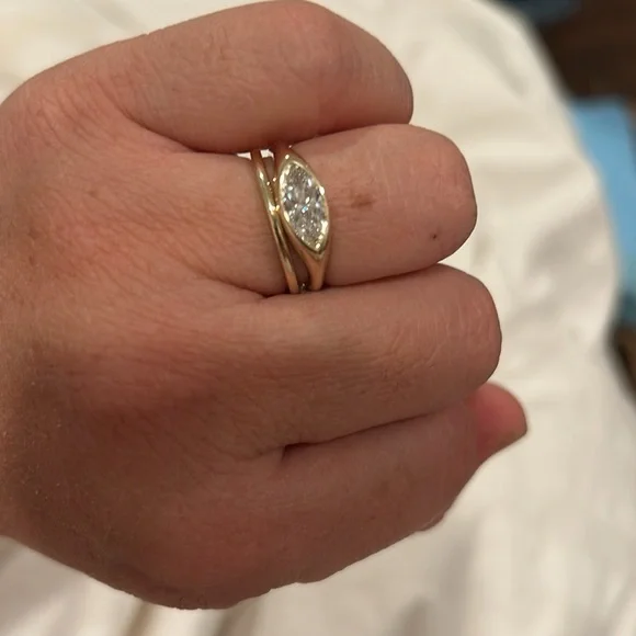 Marquis one carat 14k yellow gold ring - Picture 3 of 3